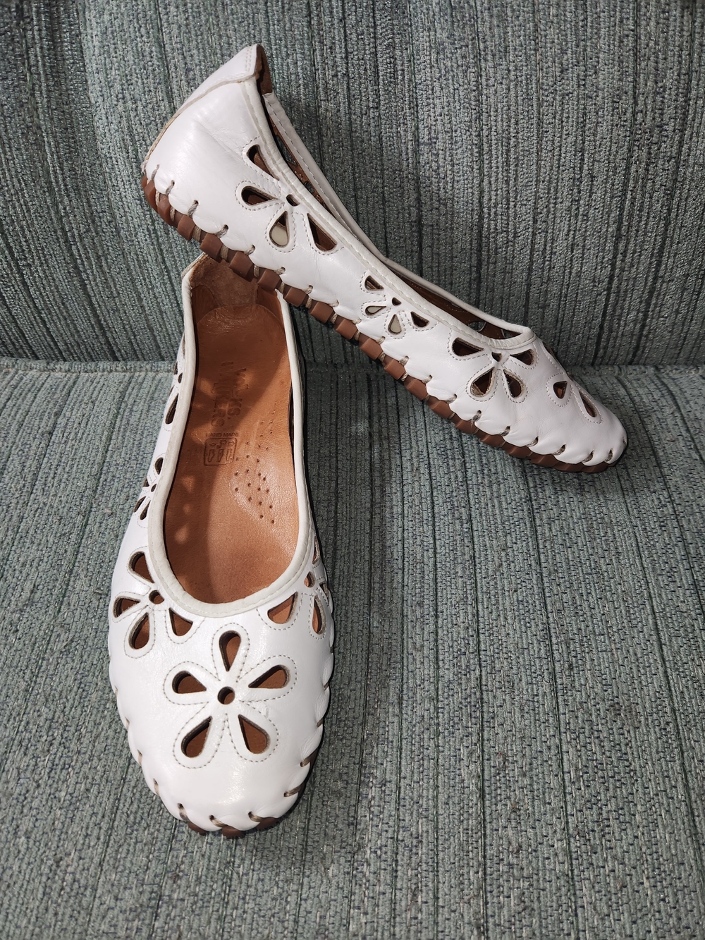 🍉White Leather Cutout Flower Ballet Flats
